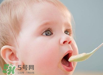 寶寶幾個月可以吃水果泥？寶寶多大可以吃果泥？