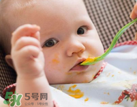寶寶幾個月可以吃水果泥？寶寶多大可以吃果泥？