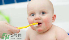寶寶不肯刷牙一刷就哭怎么辦？怎么樣讓寶寶養(yǎng)成刷牙的習(xí)慣？