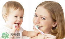 寶寶不肯刷牙一刷就哭怎么辦？怎么樣讓寶寶養(yǎng)成刷牙的習(xí)慣？