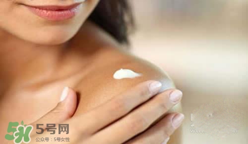 天天洗澡身上還癢是怎么回事？天天洗澡身上還癢怎么辦？