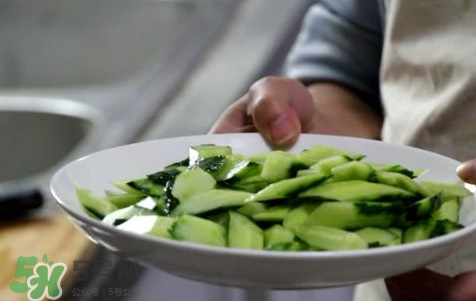 黃瓜怎么切菱形？如何將黃瓜切菱形