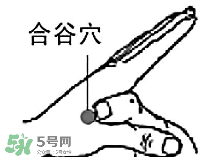 媽媽病毒性感冒需要停止喂奶嗎？媽媽感冒了喂奶需要注意什么？