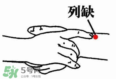 媽媽病毒性感冒需要停止喂奶嗎？媽媽感冒了喂奶需要注意什么？