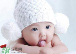 如何判斷新生兒已經(jīng)吃飽？新生兒吃飽了有什么表現(xiàn)？