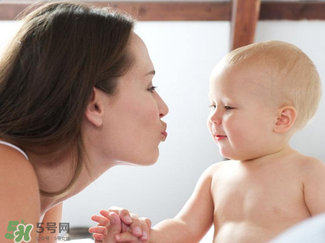 哺乳期媽媽用護膚品對寶寶有影響嗎？哺乳期能不能用護膚品？