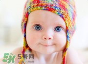 寶寶總是拿手揉眼睛是怎么了？寶寶眼睛癢怎么處理？