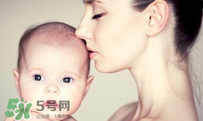 寶寶一般在什么時候會叫爸爸媽媽？寶寶說話和智力有關(guān)系嗎