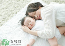 寶寶一般在什么時候會叫爸爸媽媽？寶寶說話和智力有關(guān)系嗎