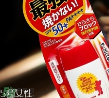 近江兄弟防曬霜紅色藍色哪個好？近江兄弟小熊防曬霜紅色藍色對比