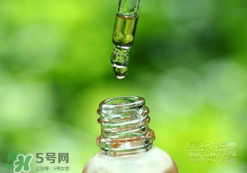 眼霜和精華哪個先用？眼霜和精華使用順序