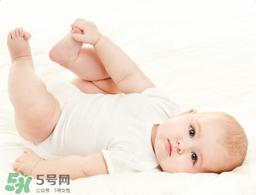 寶寶頭皮上的污垢可以摳掉嗎？寶寶頭上的頭垢該怎么處理？