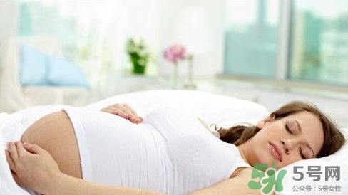 孕期什么睡姿對(duì)寶寶好？孕期怎么睡對(duì)胎兒好？