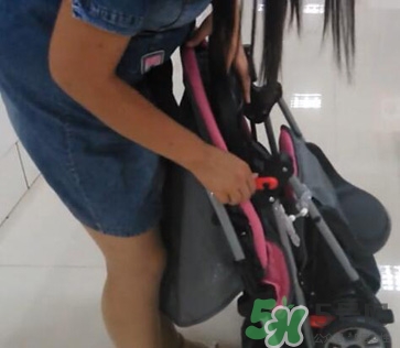 好孩子嬰兒車怎么折疊？好孩子嬰兒車折疊步驟圖