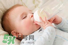 寶寶溢奶怎么辦？寶寶溢奶怎么做？