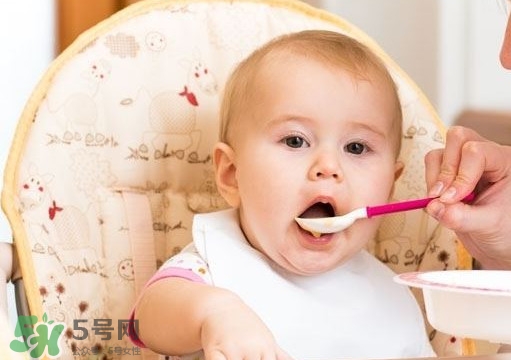 嬰兒多大可以吃鹽？嬰兒幾個(gè)月可以吃鹽