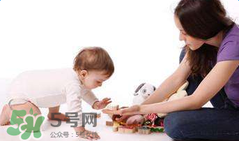 一歲寶寶玩什么游戲好？一歲寶寶適合玩什么游戲？
