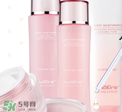 油性皮膚能用乳液?jiǎn)幔坑托云つw用乳液會(huì)油嗎？
