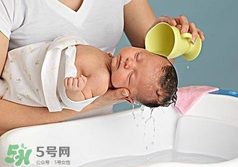 嬰兒洗頭怎么洗？嬰兒洗頭注意事項(xiàng)