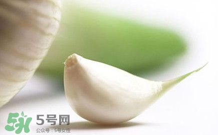 蒜頭發(fā)芽了還能吃嗎？蒜頭發(fā)芽了芽心能吃嗎