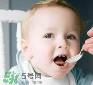寶寶吃魚肝油什么時(shí)間吃最好？嬰兒吃魚肝油吃到什么時(shí)候？