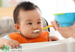 寶寶吃米粉拉綠便便怎么回事？寶寶吃米粉拉綠色要緊嗎？