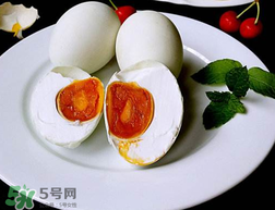 ?端午節(jié)為什么要吃咸鴨蛋？端午節(jié)吃咸鴨蛋的傳說