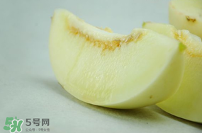 為什么吃甜瓜會嗓子疼？吃甜瓜嗓子疼怎么辦？