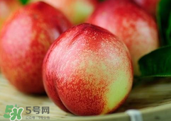 吃油桃需要削皮嗎？吃油桃剝皮吃還是不剝？
