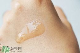希蕓小藍(lán)瓶和小棕瓶區(qū)別 希蕓御痕修護(hù)液和嫩白修護(hù)液哪個好