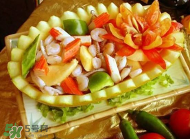 甜瓜和海鮮能一起吃嗎？吃海鮮能吃香瓜嗎？