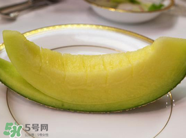 甜瓜和海鮮能一起吃嗎？吃海鮮能吃香瓜嗎？
