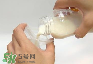 開(kāi)水沖奶粉會(huì)破壞營(yíng)養(yǎng)嗎？什么水溫沖奶粉好？