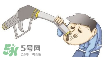 把自己關在冰柜聞汽油 直到遺體腐爛才被發(fā)現