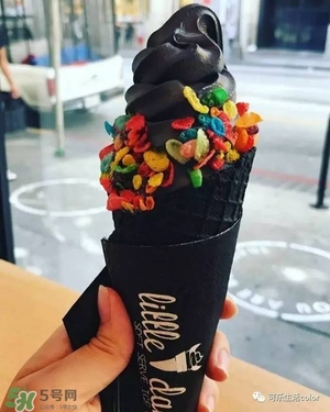 炭黑冰淇淋好吃嗎？炭黑冰淇淋哪里買？