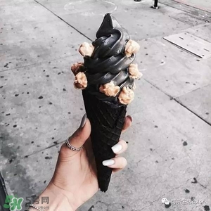 炭黑冰淇淋好吃嗎？炭黑冰淇淋哪里買？