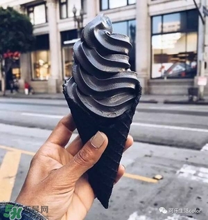 炭黑冰淇淋好吃嗎？炭黑冰淇淋哪里買？