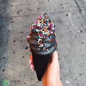 炭黑冰淇淋好吃嗎？炭黑冰淇淋哪里買？