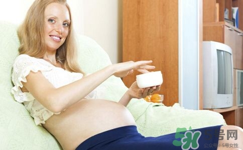 孕婦能抹護(hù)膚品嗎？孕婦能化妝嗎？