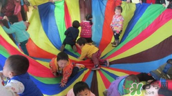 餃子在幼兒園玩的游戲叫什么？彩虹傘的捕魚游戲怎么玩？