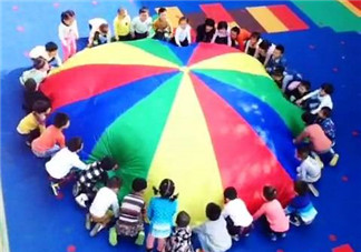 餃子在幼兒園玩的游戲叫什么？彩虹傘的捕魚游戲怎么玩？