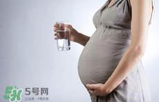 孕期能用酒精退燒嗎？孕期用酒精退燒有什么危害？