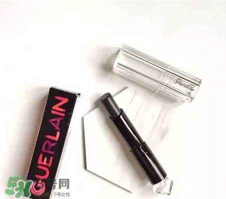 嬌蘭小黑裙007顯色嗎？嬌蘭小黑裙007適合唇色淺的嗎？