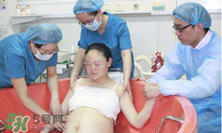 水中分娩是怎樣的？水中分娩與傳統(tǒng)分娩的區(qū)別有哪些？