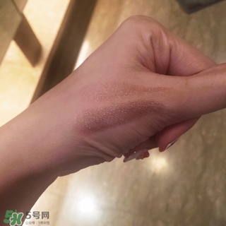嬌蘭小黑裙007值得入嗎？嬌蘭小黑裙007唇膏口紅怎么樣？