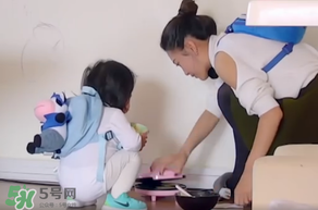 餃子的奶牛背包是什么牌子？寶寶背包應該怎么挑選？
