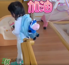 餃子的奶牛背包是什么牌子？寶寶背包應該怎么挑選？