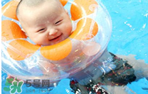 寶寶游泳耳朵進水了怎么辦？寶寶游泳如何避免耳朵進水？