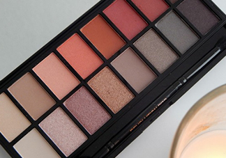makeup revolution桃花盤怎么畫？makeup revolution桃花盤教程