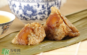 蛋黃肉粽和鮮肉粽哪個熱量高？一個蛋黃肉粽的熱量是多少？